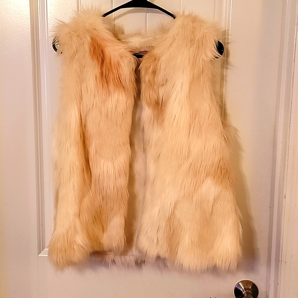Forever 21 Faux Fur Outer Shell Vest. Size Medium